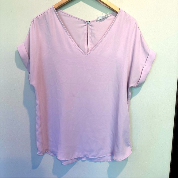 Hippie Rose Lavender Purple V-cut Rolled Short Sleeve Blouse Size Medium - Picture 1 of 5